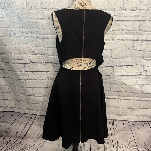 Trina Turk Delphine Dress LBD Back Baring Cutout Exposed Zipper Sleeveless NWT - Picture 5 of 11